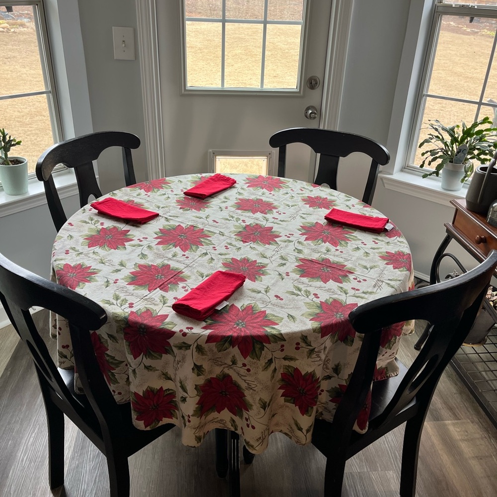 Elegant Poinsettia Tablecloth with Red Highlights